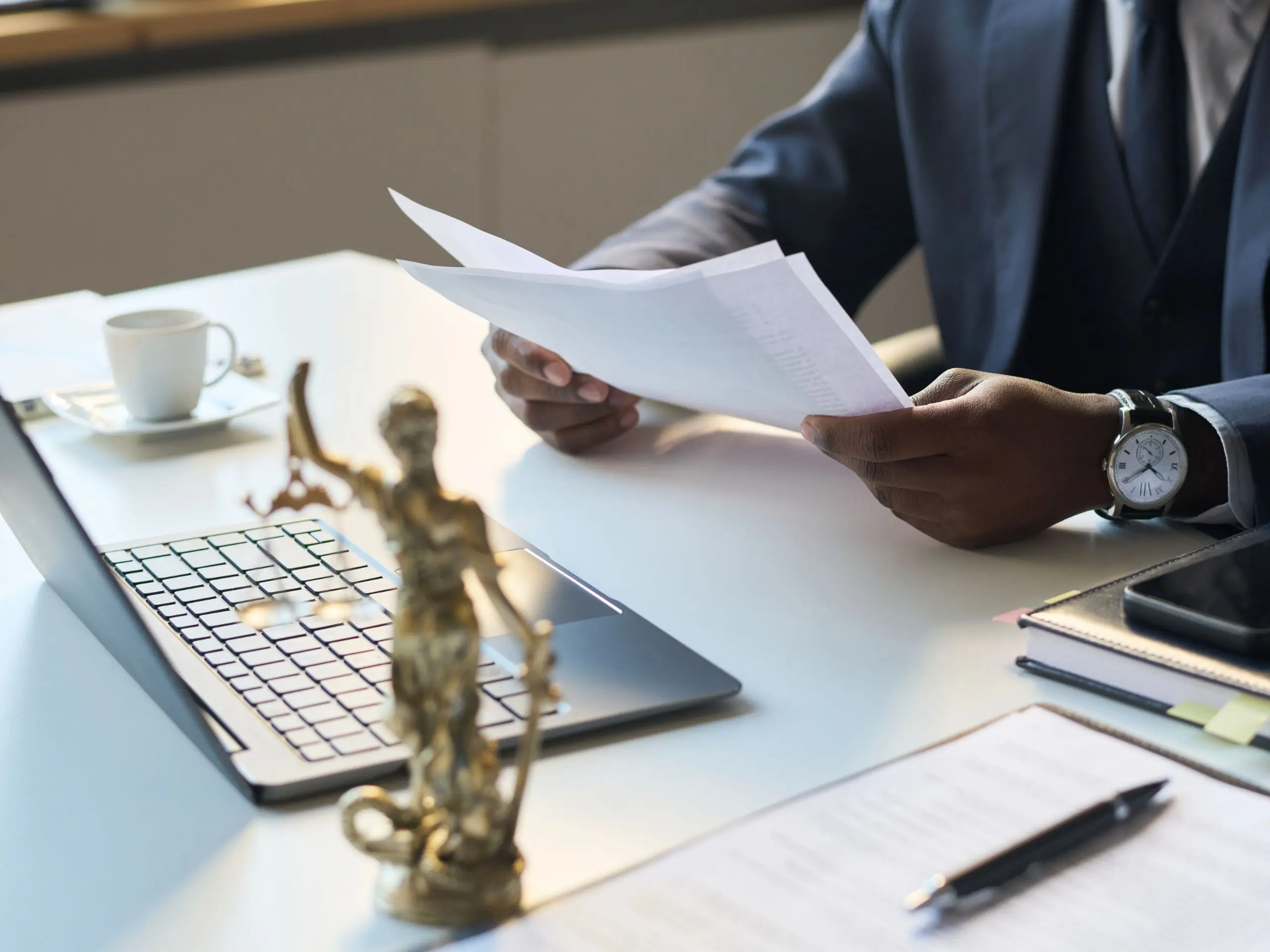 Lawyer's desk, Legal Guides