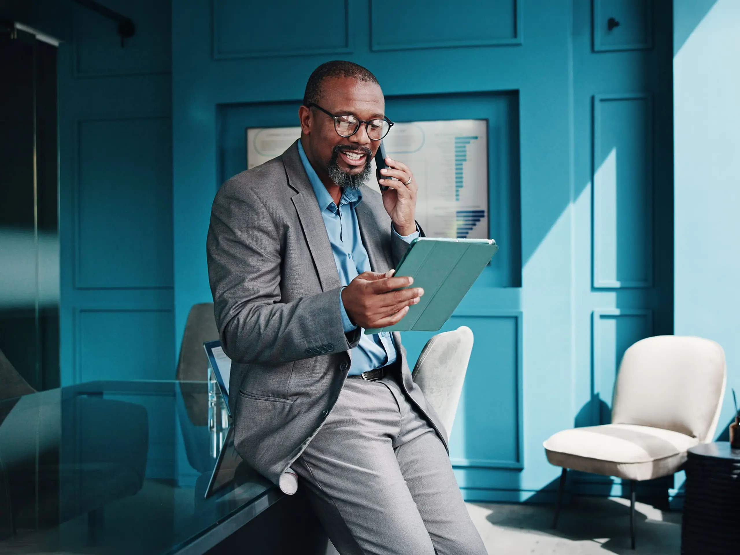 Law firm_lawyer talking at the phone and looking the tablet