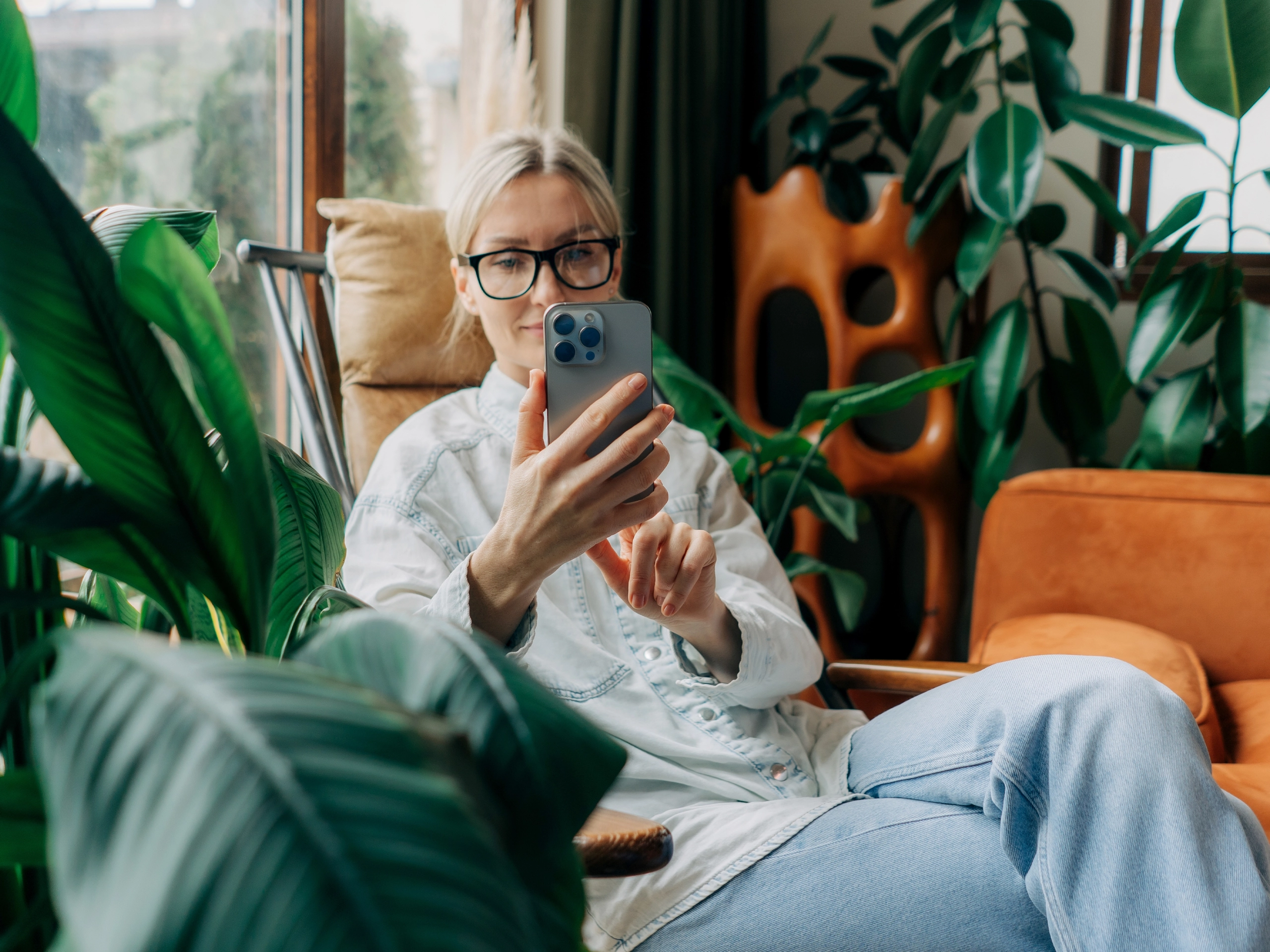 Blond business woman using her mobile phone