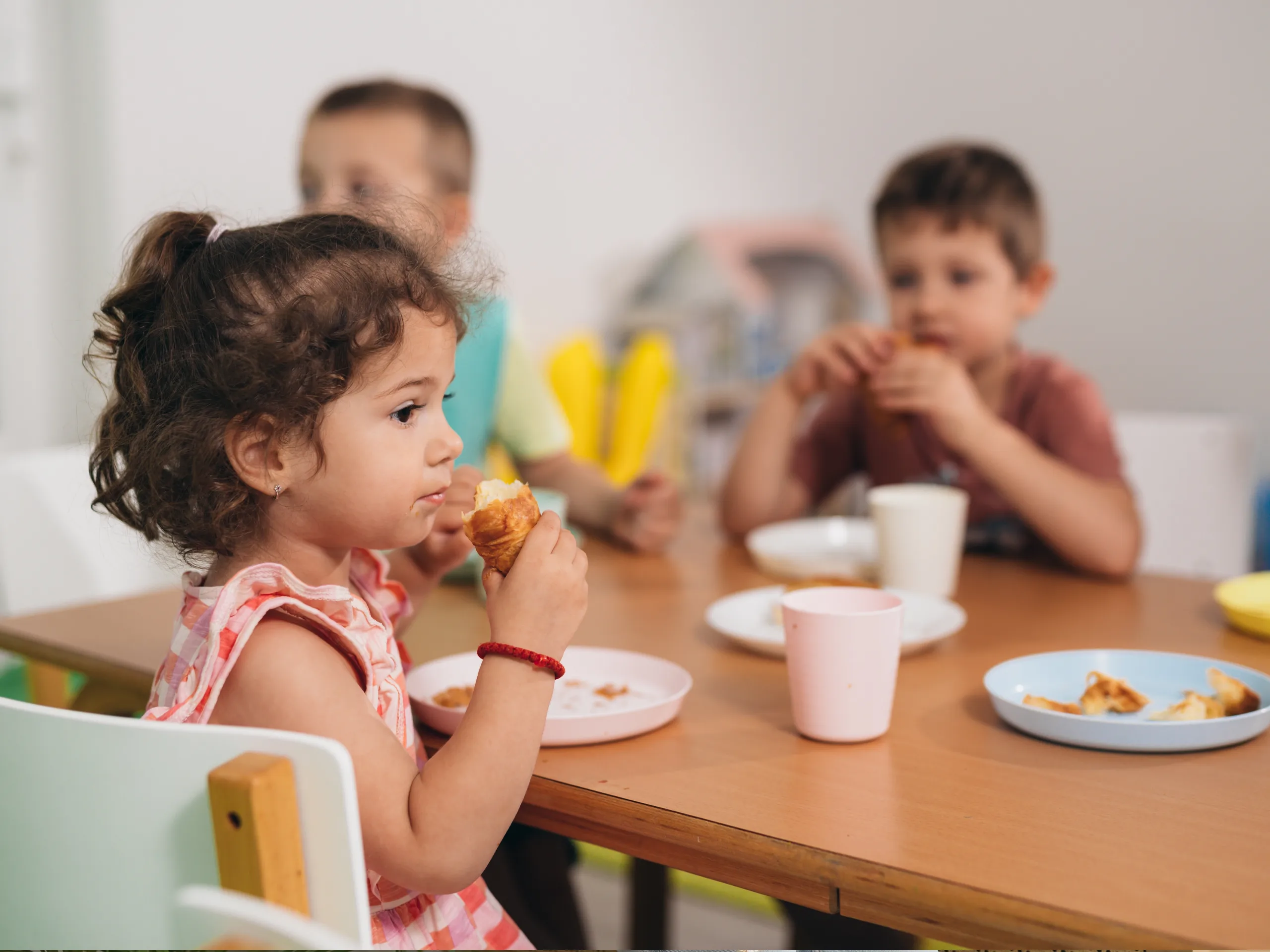 Kid eating at the nursery
